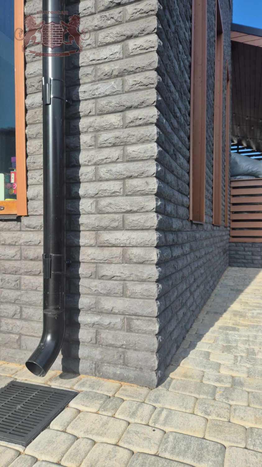 Колотый кирпич 011