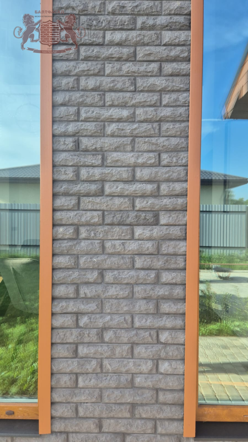 Колотый кирпич 1002